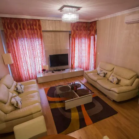 דירה Luxurious 52 In The Center Of פודגוריצה